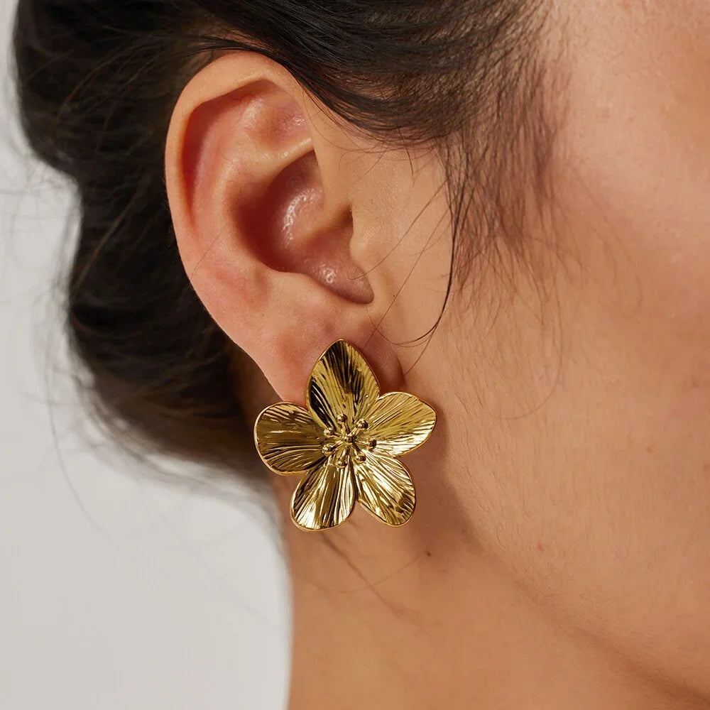 Boucles d'Oreilles Clou Fleur Cinq Pétales Ouvertes Dorées