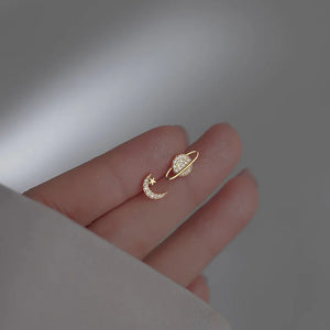 Boucles d'Oreilles Clou Lune et Sphère en Zircon or