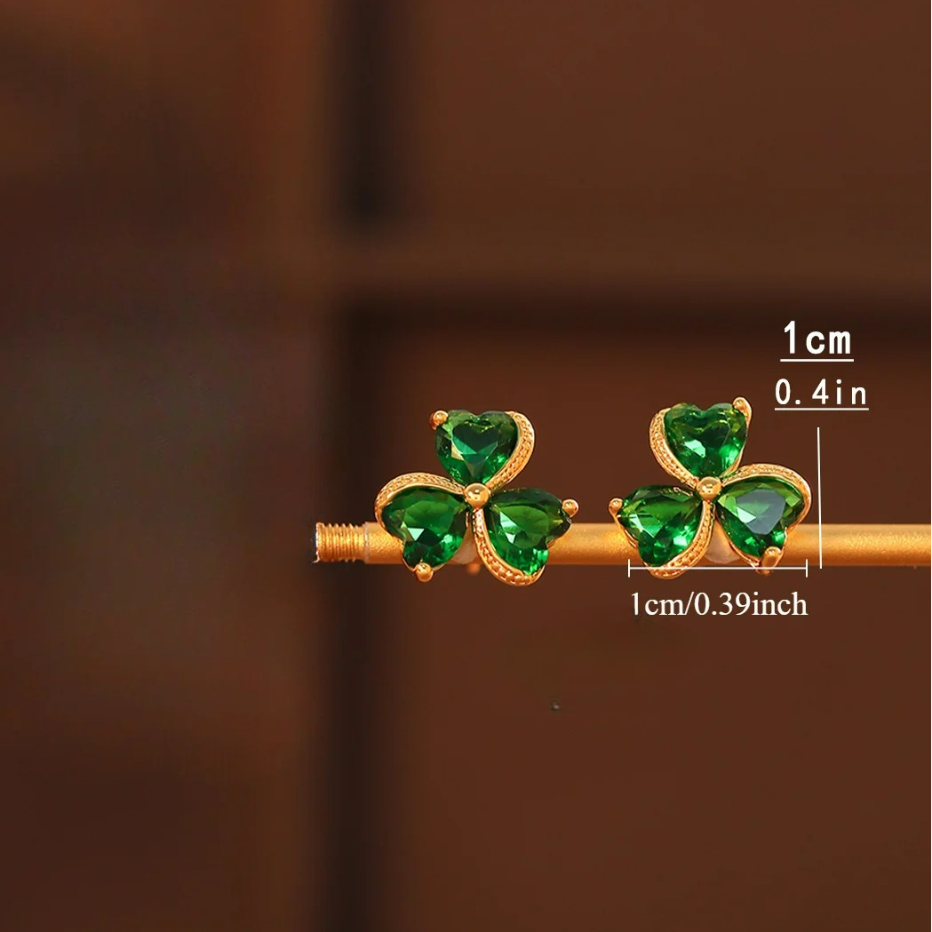 Boucles d'Oreilles Clou Trèfle à 3 Feuilles Vert Emeraude et Zircon