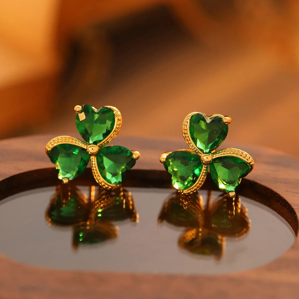 Boucles d'Oreilles Clou Trèfle à 3 Feuilles Vert Emeraude et Zircon or