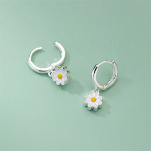 Boucles d'Oreilles Créoles Fleur de Marguerite a