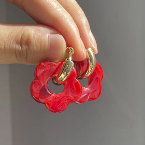 Boucles d'Oreilles Créoles Fleur en Résine