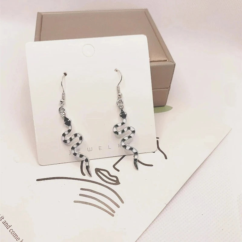 Boucles d'Oreilles Femme Reptile Serpent noir blanc