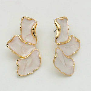 Boucles d'Oreilles Demi-Fleur Clou Pétales blanc