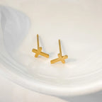 Mini kruis oorbellen goud