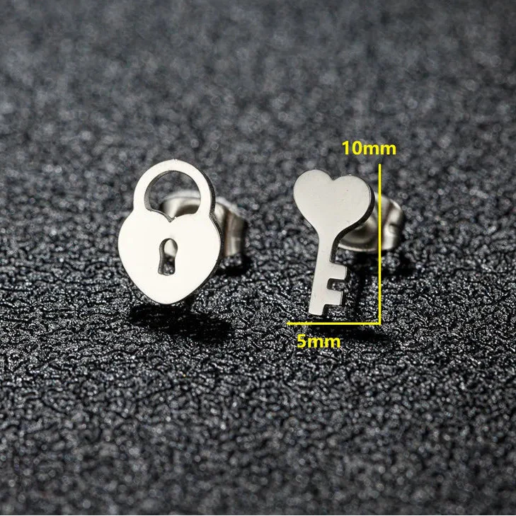 Minimalistische oorbellen sleutel en slot zilver