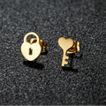 Minimalistische oorbellen sleutel en slot goud