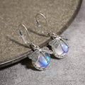 Boucles d'Oreilles Pendante Papillon et Pierre de Lune