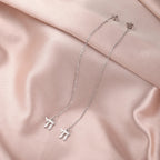 Oorbellen met hanger met het Joodse levenssymbool Chai in zilver