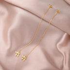 Oorbellen met hanger met het Joodse levenssymbool Chai in goud