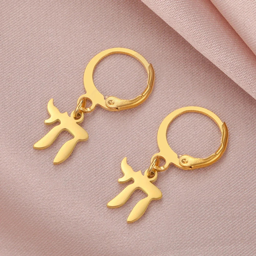 Oorbellen met hanger met het Joodse symbool Chai in goud