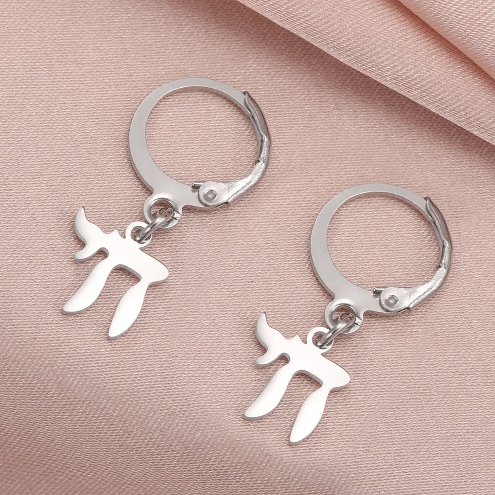 Oorbellen met hanger met het Joodse symbool Chai in zilver