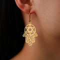 Hangende oorbellen met het Joodse beschermingssymbool hand van Fatma en <span data-glossary-id="etoile-de-david">Davidsster</span> goud