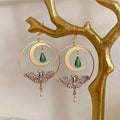 Boucles d'Oreilles Pendantes Croissant de Lune et Papillon de Nuit