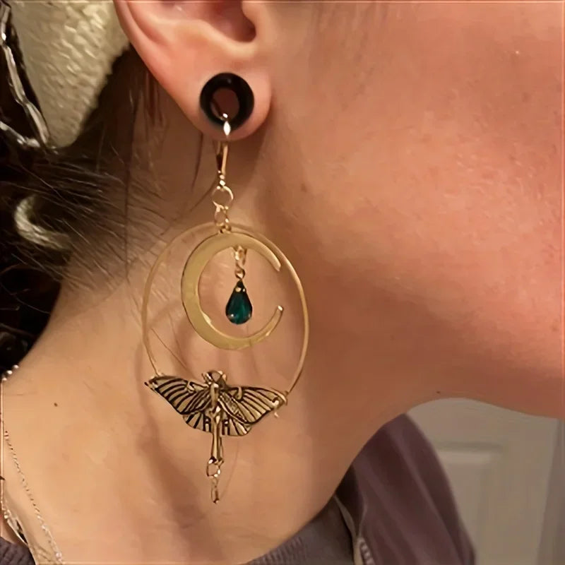 Boucles d'Oreilles Pendantes Croissant de Lune et Papillon de Nuit