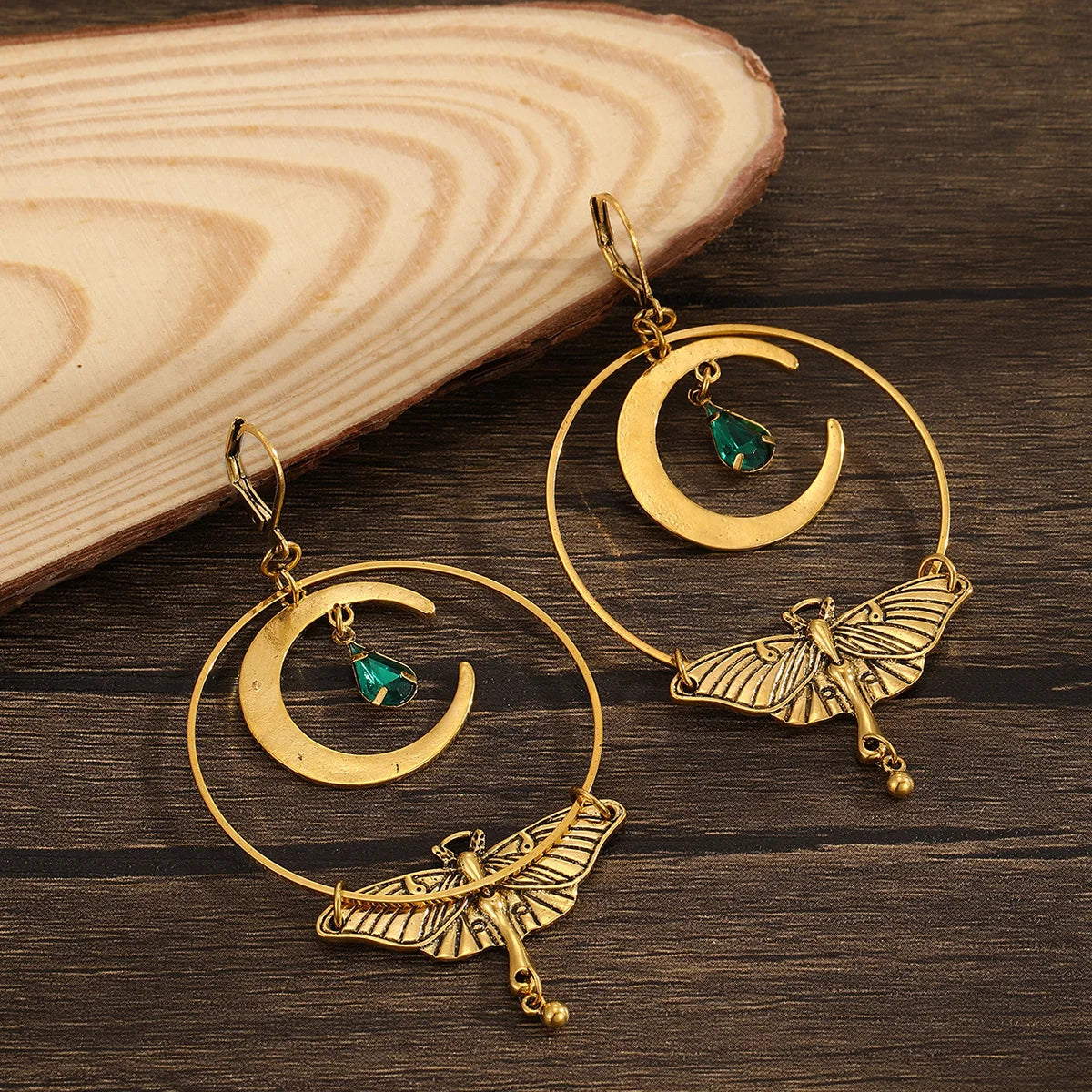 Boucles d'Oreilles Pendantes Croissant de Lune et Papillon de Nuit