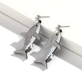 Hangende oorbellen in de vorm van een grijze haai