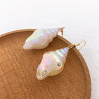 Boucles d'Oreilles Pendantes en Nacre Coquillage Escargot