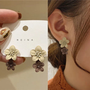 Boucles d'Oreilles Pendantes Fleur Beige et Marron