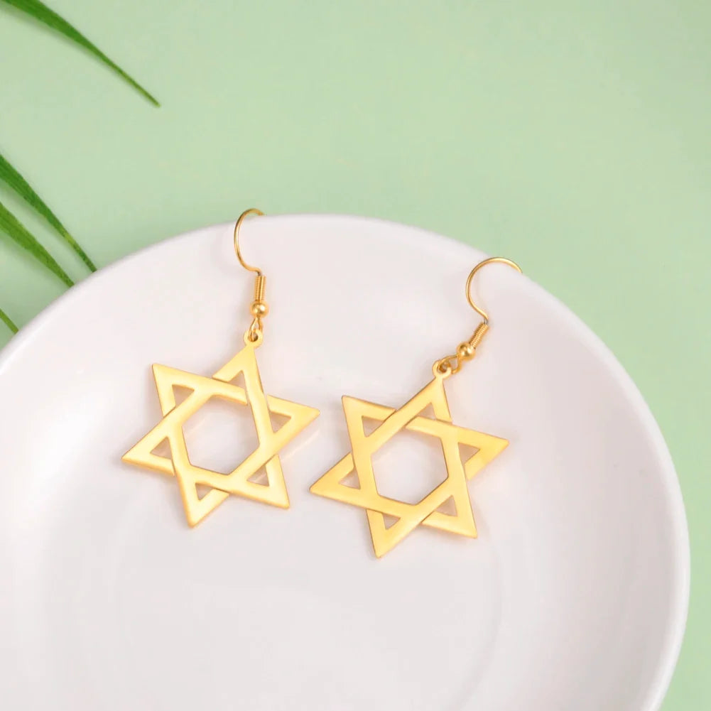 Zeshoekige hangende oorbellen met het Joodse symbool van de gouden <span data-glossary-id="star-of-david">Davidster</span>