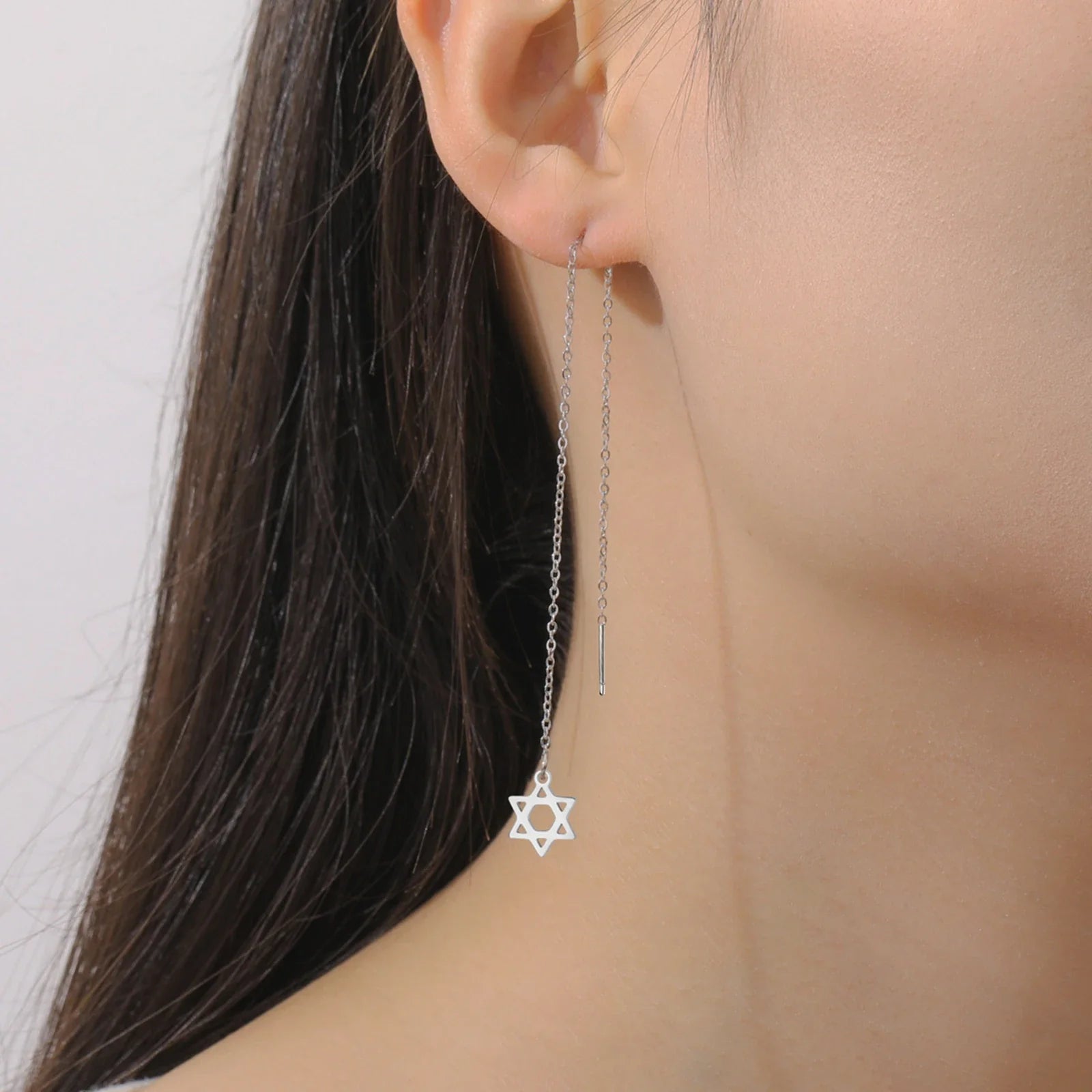 Lange hangende oorbellen met de <span data-glossary-id="star-of-david">Davidster</span> joods symbool zilver