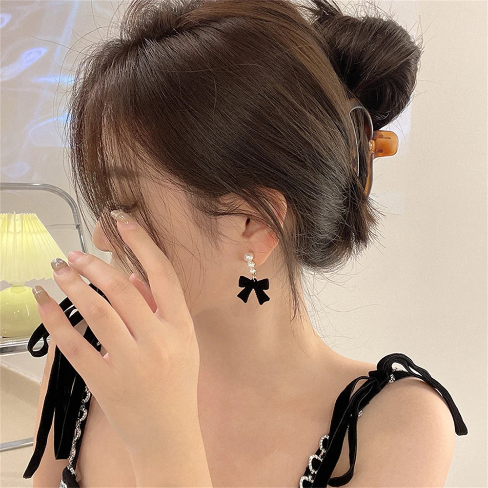 Boucles d'Oreilles Pendantes Perles et Noeuds noir