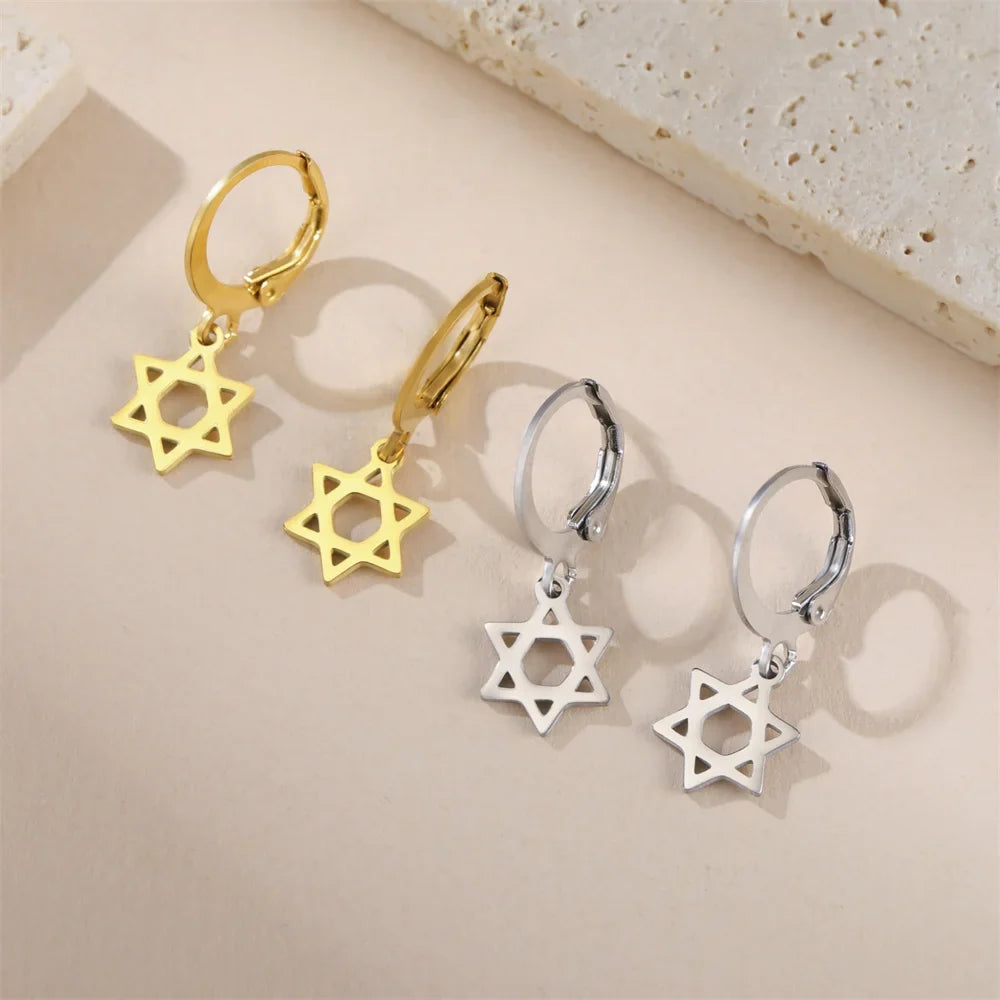 Hangers voor dames met de symbolische Joodse <span data-glossary-id="star-of-david">Davidster</span> 