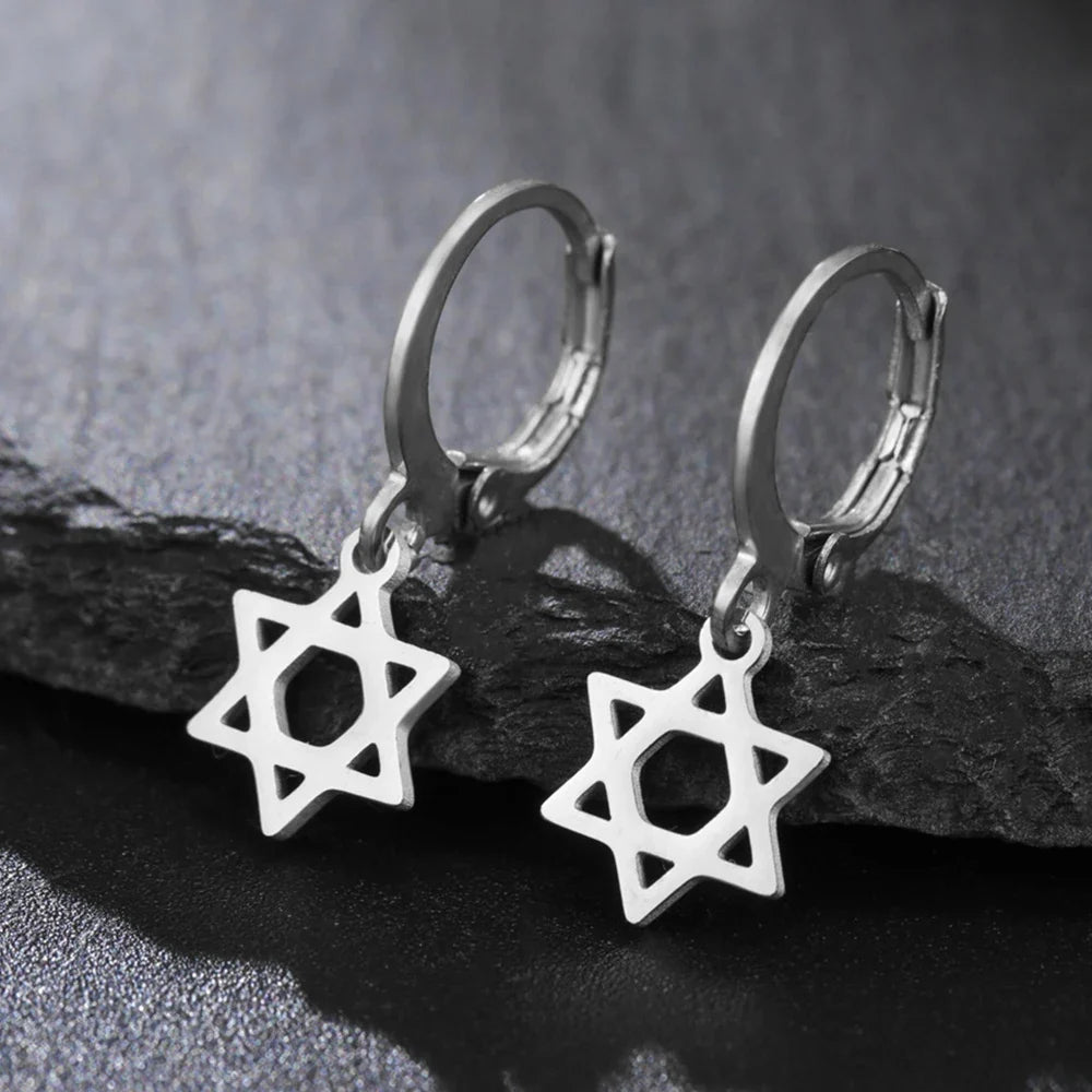 Hangers voor dames met de symbolische Joodse <span data-glossary-id="star-of-david">Davidster</span> in zilver