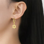 Hangers voor dames met de symbolische Joodse <span data-glossary-id="star-of-david">Davidster</span> in goud