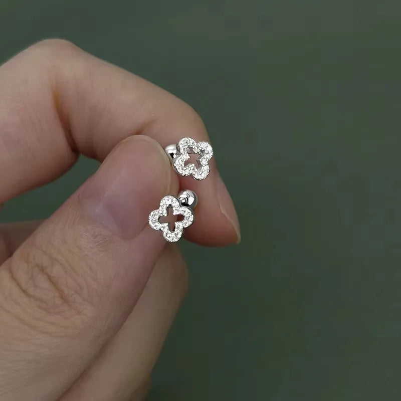 Klaveroorbellen met opengewerkt motief en strass