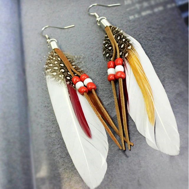 Oorbellen met veren in Apache-stijl wit