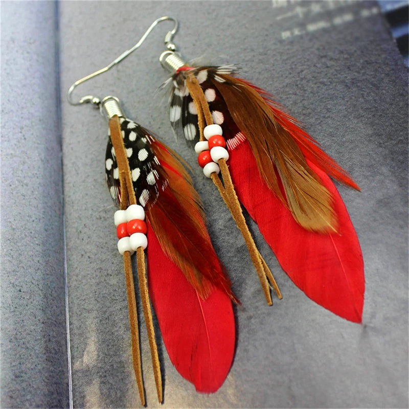 Oorbellen met veren in Apache-stijl rood