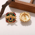 Ronde oorbellen bij groen