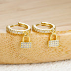 Hoepeloorbellen met sleutel en slot met strass, goud