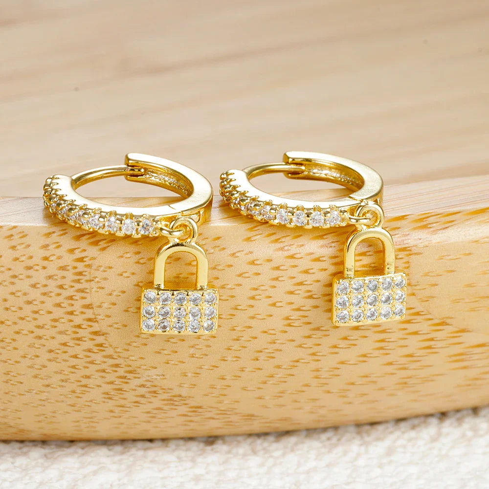 Hoepeloorbellen met sleutel en slot met strass, goud