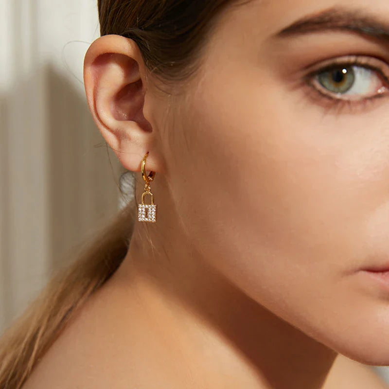 Hoepeloorbellen met sleutel en slot met strass