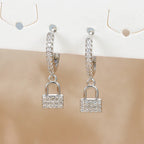 Hoepeloorbellen met sleutel en slot met strass, zilver