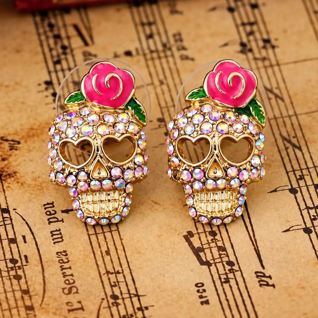Gül ve kalp gözlü taşlı Calavera kafatası küpeleri