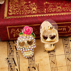 Gül ve kalp gözlü taşlı Calavera kafatası küpeleri