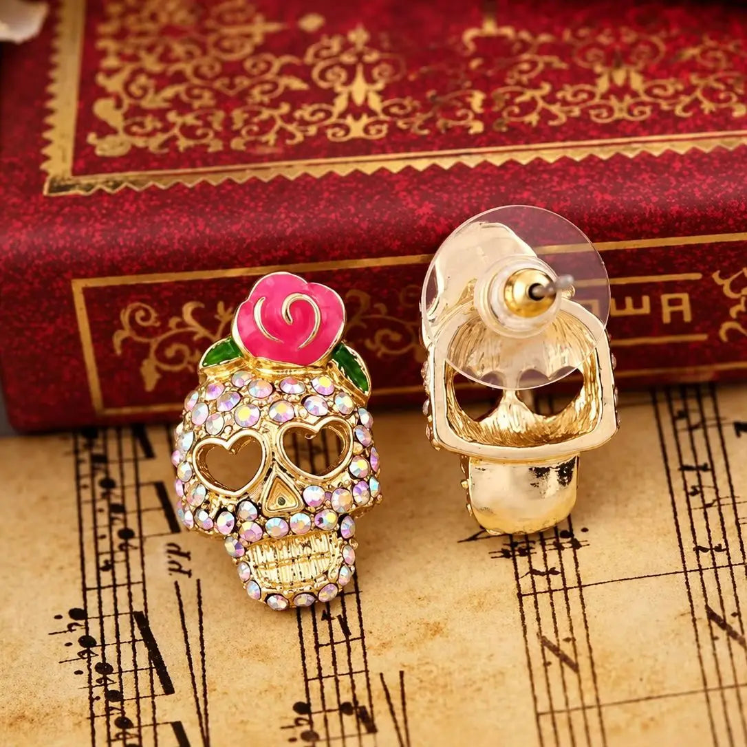 Gül ve kalp gözlü taşlı Calavera kafatası küpeleri