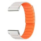 Magnetische band voor Fitbit Versa 3, Versa 4, Sense 1 en Sense 2 horloge wit oranje