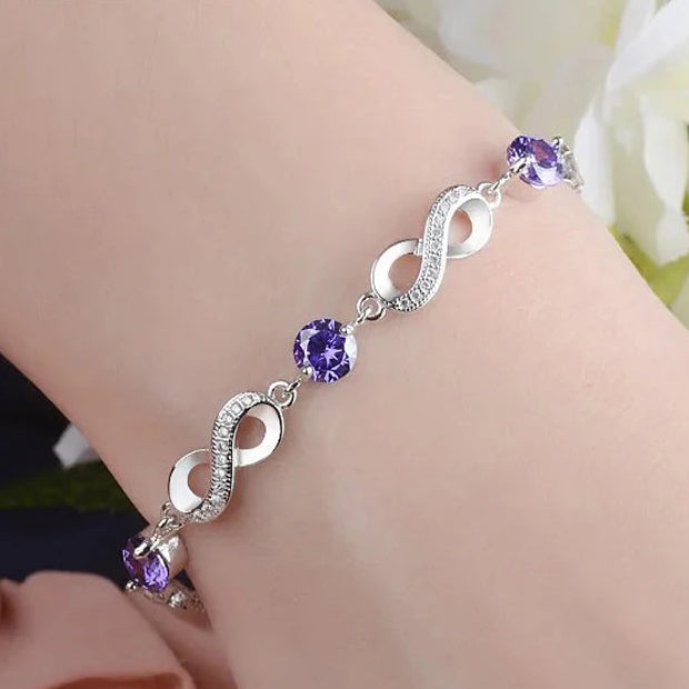 Armband met paarse kralen en oneindigheidssymbolen versierd met kristallen 