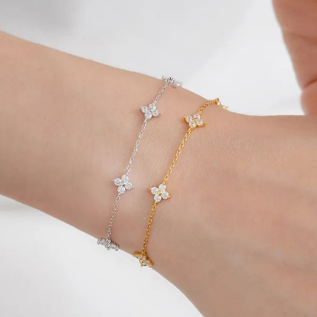 Verstelbare armband met klavertjes in strass 