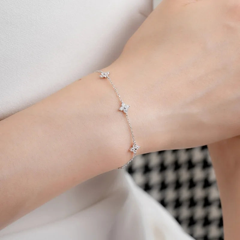 Verstelbare armband met klavertjes in strass 