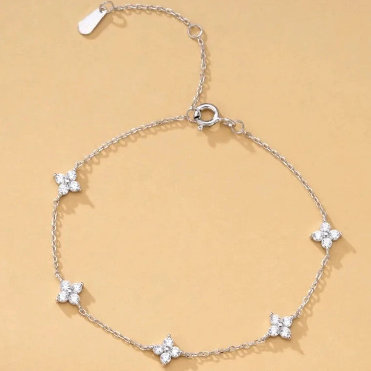 Verstelbare armband met klavertjes in strass 