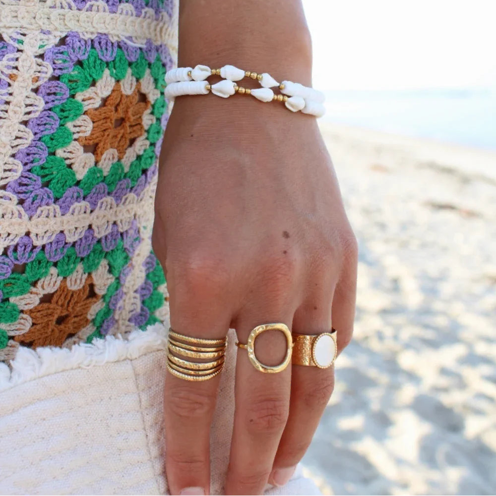 Armband met Cauri schelp en parels