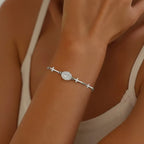 Armband met medaille van de Maagd Maria en zilveren kruis