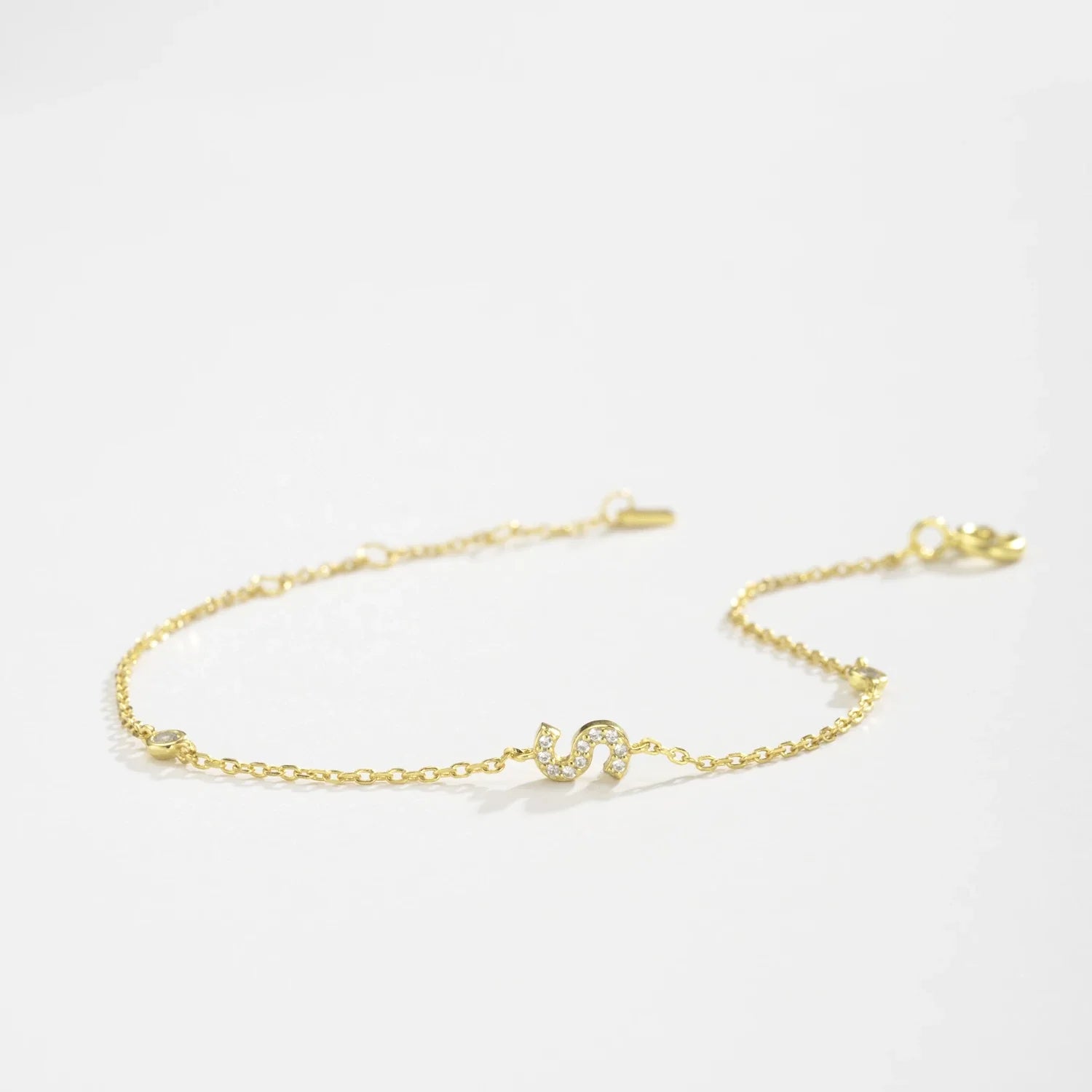 Armband met initiaal in strass goud 
