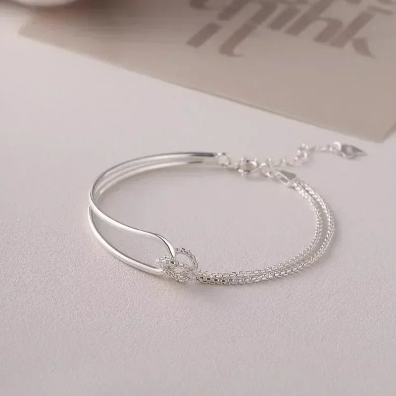 Armband met knoop in moderne stijl