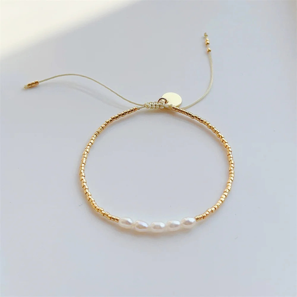 Armband met uitgelijnde zoetwaterparels
